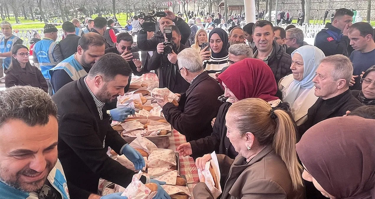 Kağıthane’de Sucuk Ekmek Coşkusu: 30 Bin Kişi!