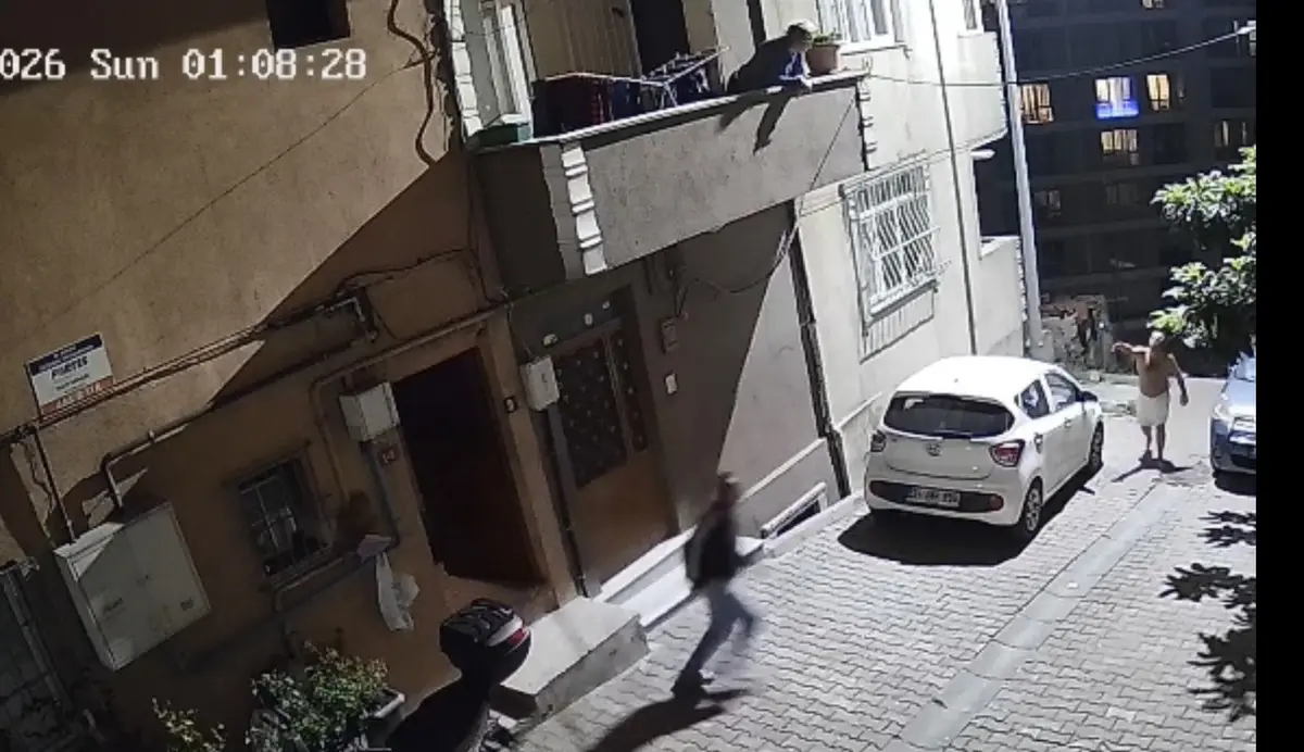 Bina girişinde iğrenç taciz! Fırında ekmek yaparken yakalandı 5