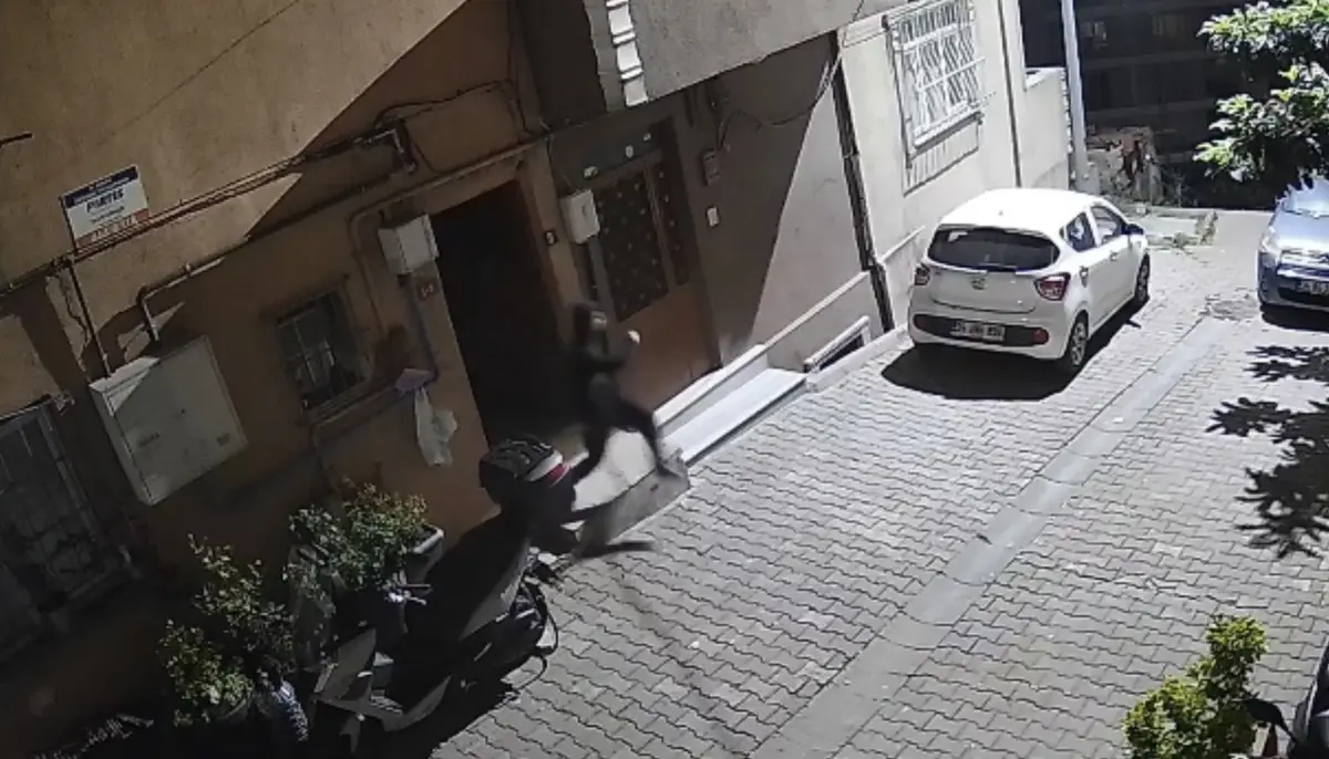 Bina girişinde iğrenç taciz! Fırında ekmek yaparken yakalandı 2