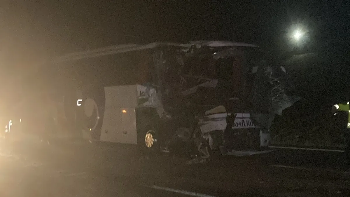 Kahramankazan’da Otobüs-TIR Kazası: 1 Ölü, 15 Yaralı