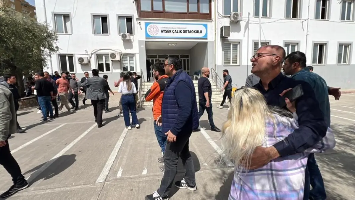 Kahramanmaraş'ta okula silahlı saldırı! Ölü ve yaralılar var: Cenazesi zırhlı araçla çıkartıldı 5
