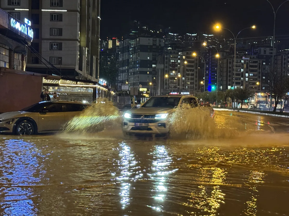 Kahramanmaraş'ta Sağanak Yağışlar Sürücülere Zor Anlar Yaşattı