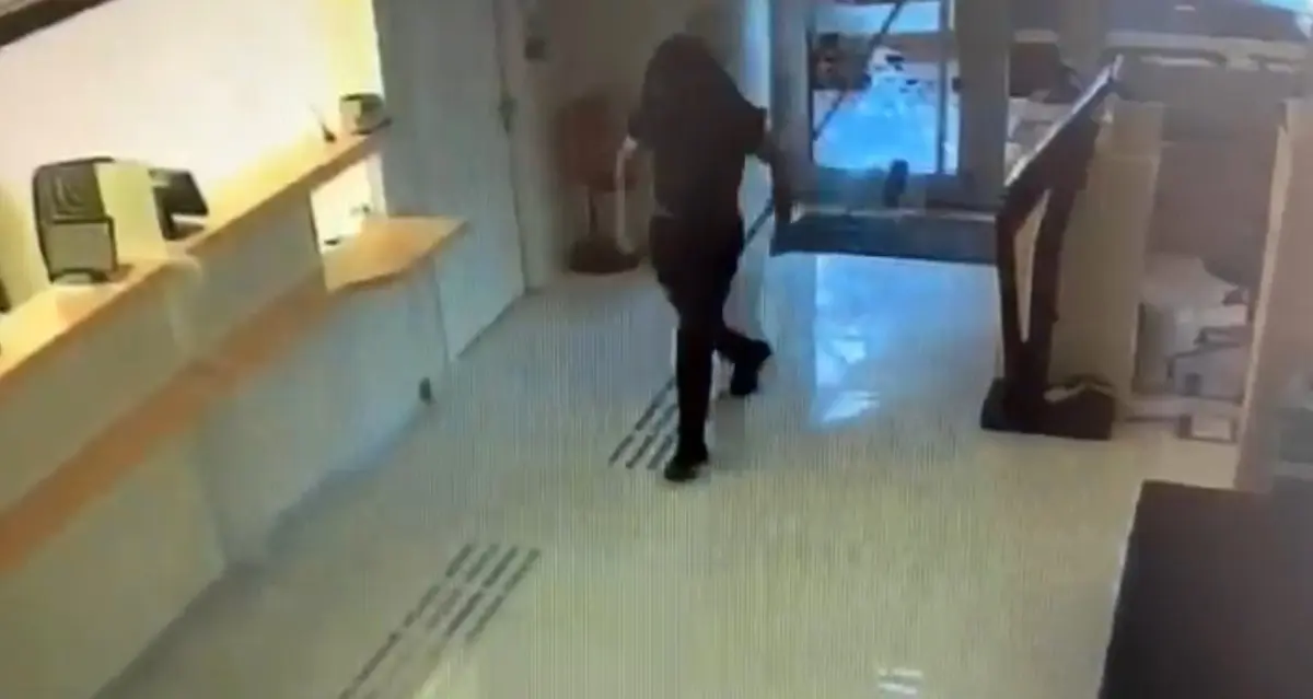 Kaldırım taşıyla banka soymaya çalıştı! Eli boş döndü 2