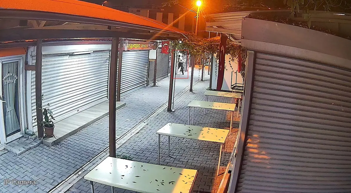 Kaldırım taşıyla banka soymaya çalıştı! Eli boş döndü 4