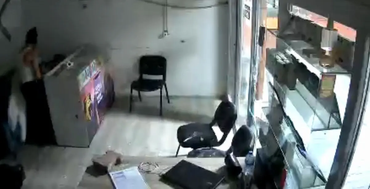 Kaldırım taşıyla banka soymaya çalıştı! Eli boş döndü 5