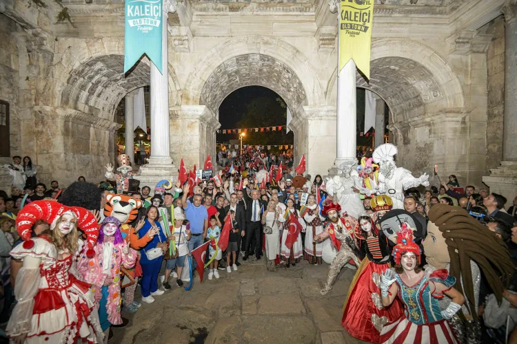 Kaleiçi Festivali: Renkli Kortej Masal Gibi!