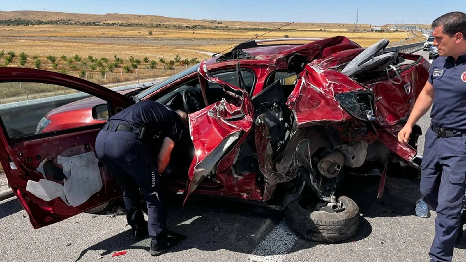 Kamyon Otomobile Çarptı: 1 Ölü, 3 Yaralı!