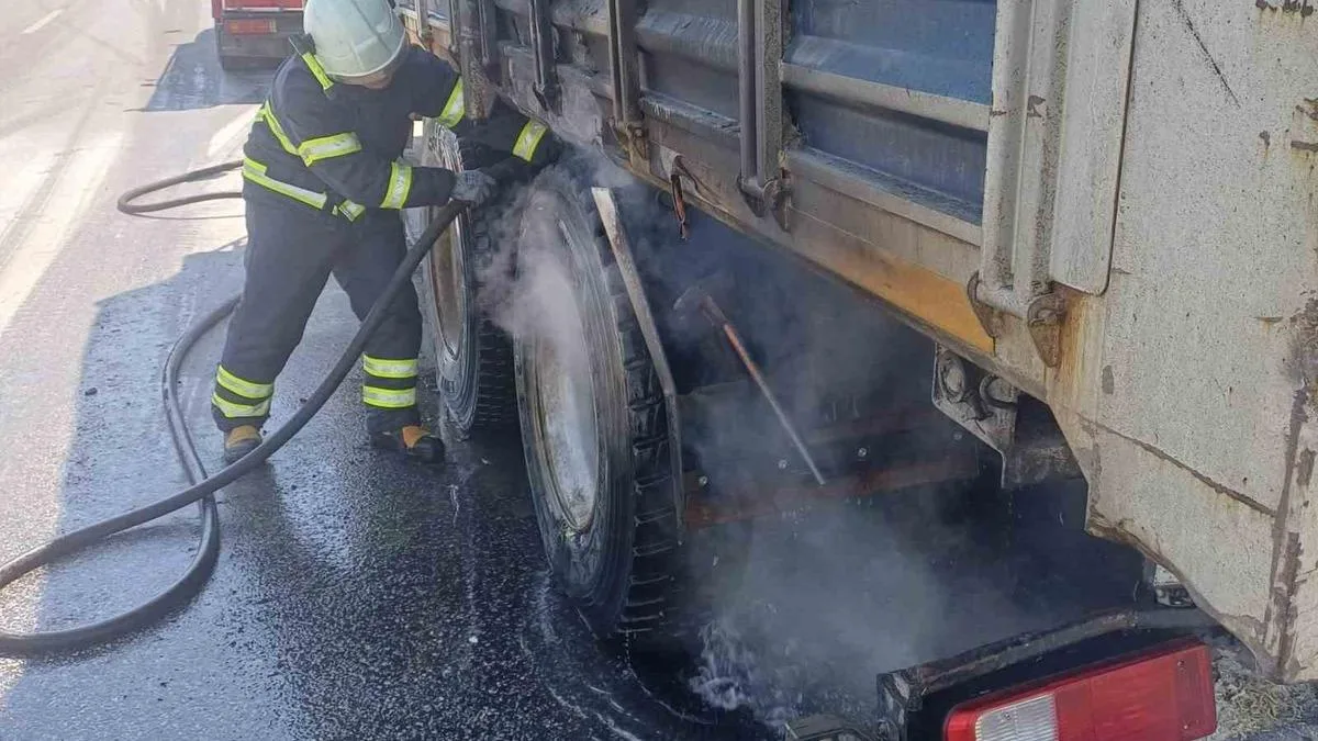 Kamyon Tekerleğindeki Yangın Kısa Sürede Söndürüldü