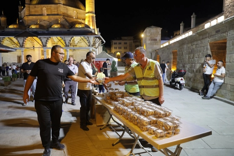 Kandil Coşkusunu Nevşehir’de Simit ve Şerbetle Yaşadılar