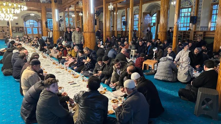 Kapı Camii’nde Ümmet İftarı Geleneği Yaşatıldı!