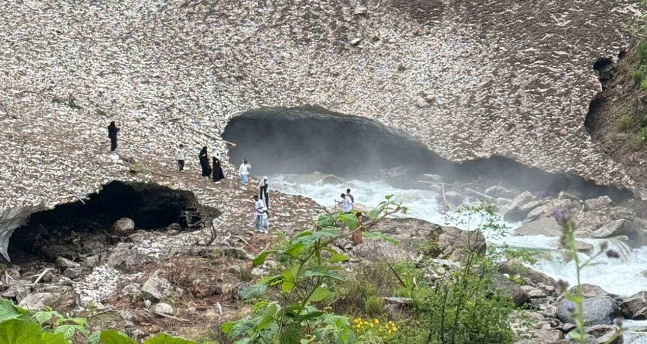 Kar Kütlesi Altında Kalan Kadın Hayatını Kaybetti