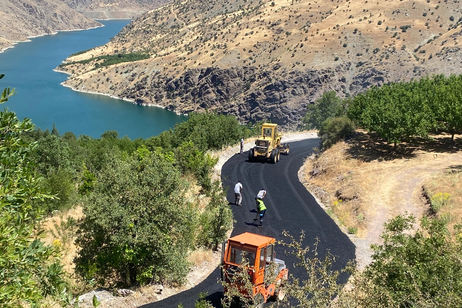 Karaağaç’a Yeni Sıcak Asfaltla Güvenli Ulaşım