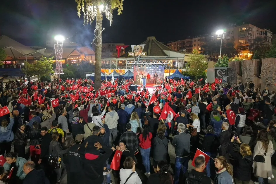 Karabağlar'da 103. Cumhuriyet Yılı Coşkuyla Kutlandı