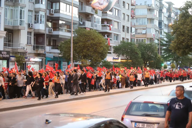 Karabağlar’da 19 Mayıs Coşkusu: Bağımsızlık Yürüyüşü