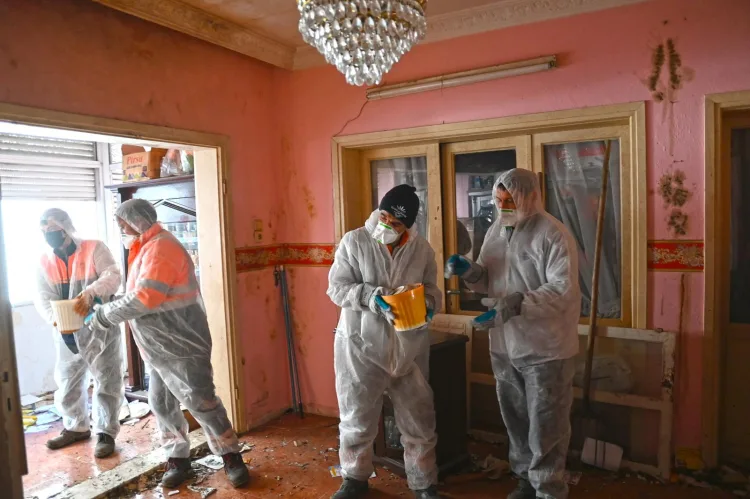 Karabağlar’da Çöp Evi Temizlendi, Sağlık Sağlandı!