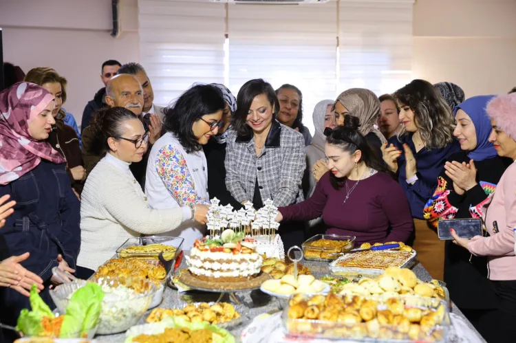 Karabağlar’da Kadın Emeği Mutfak Akademi ile Yükseliyor