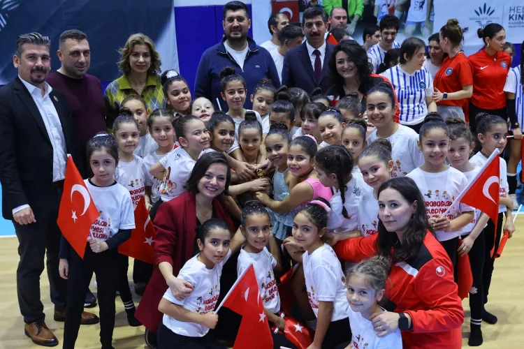 Karabağlar’da Spor Şenliği Coşkuyla Kutlandı!