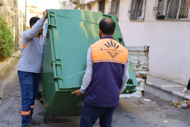 Karabağlar’da Yeni Çöp Konteynerleri Dağıtımı