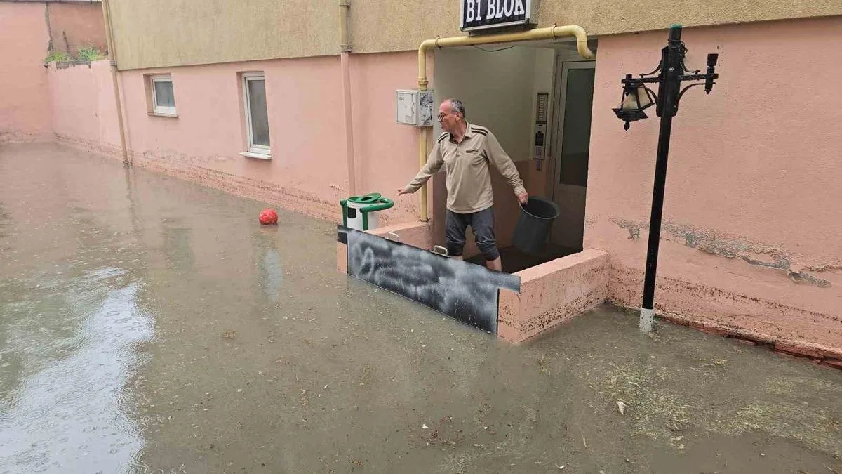 Karabük’te Sağanak Yağış Hayatı Felç Etti!
