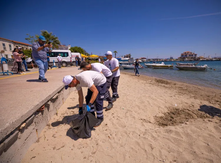 Karaburun’da 750 Kg Atıkla Deniz Temizliği Yapıldı
