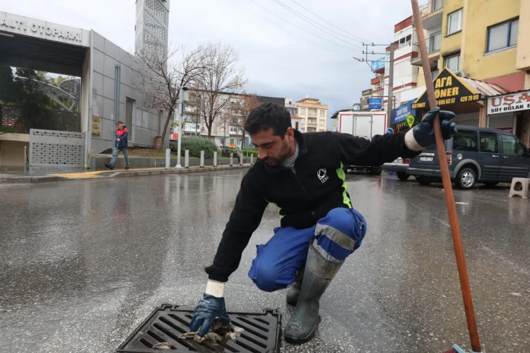 Karaburun’da Yağışa Anında Müdahale: Ekipler Teyakkuzda