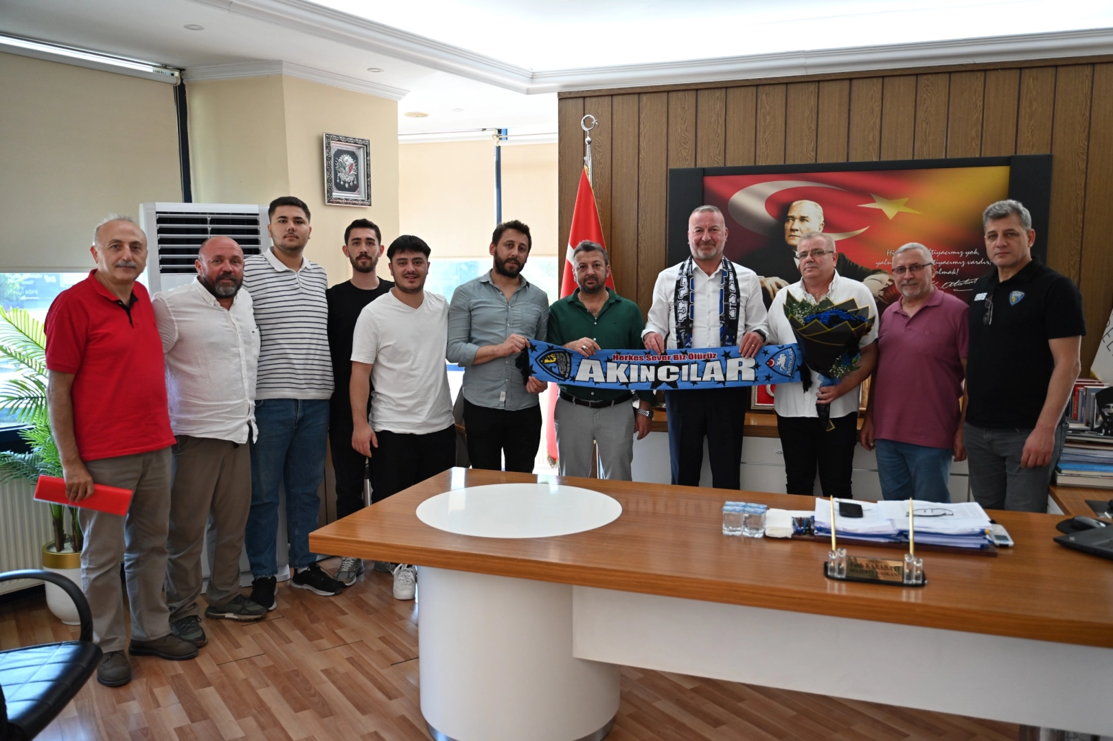 Karacabey Akıncılar’dan Başkan’a Destek Ziyareti