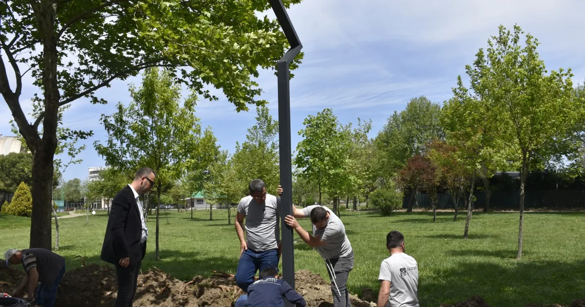 Karacabey’de Atatürk Parkı’na Modern Aydınlatma