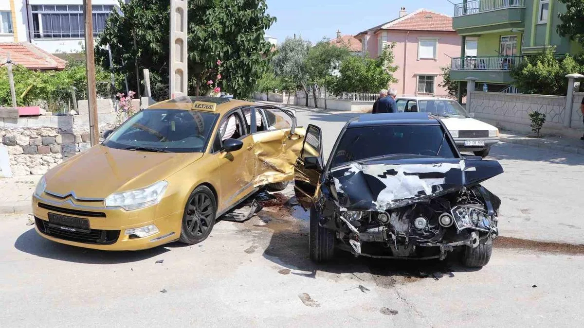 Karaman’da Trafik Kazası: 3 Yaralı!