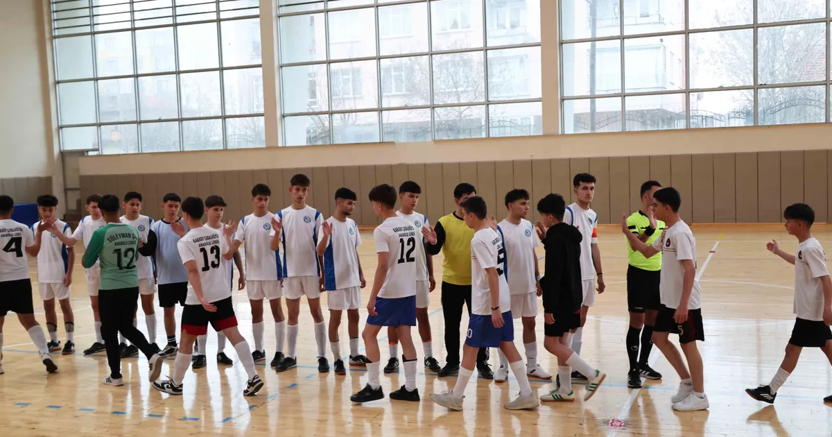 Karatay’da Liseler Arası Futsal Turnuvası Başladı!