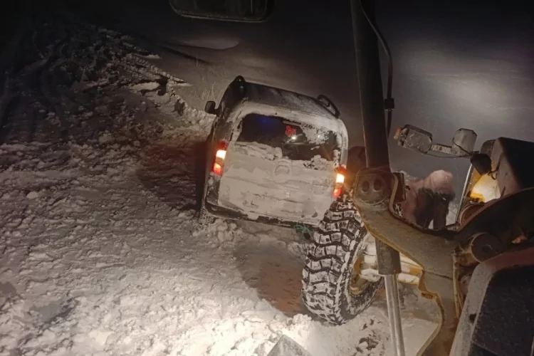 Karda Mahsur Kaldı: Şarampole Düşen Araç!