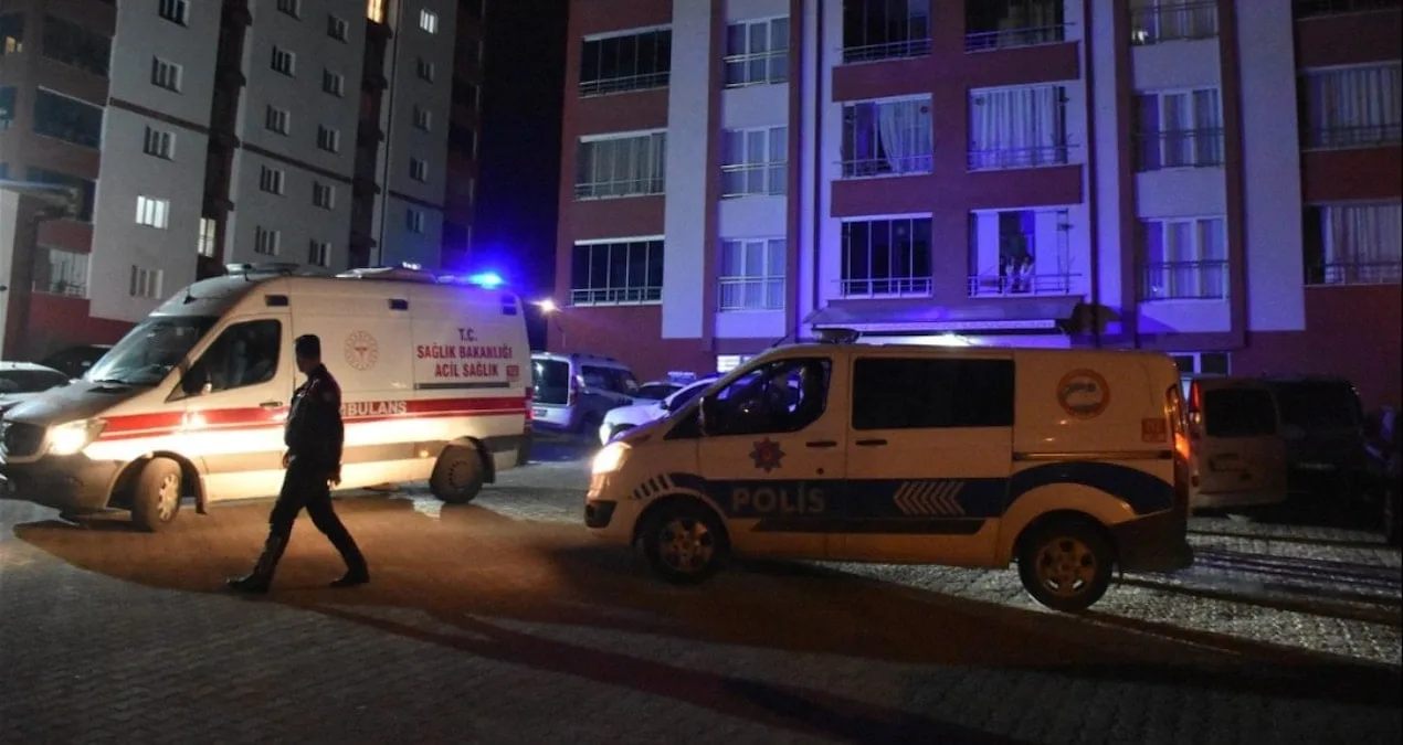 Kardeşlerin Tek Düşmanı Maskeli Katil!