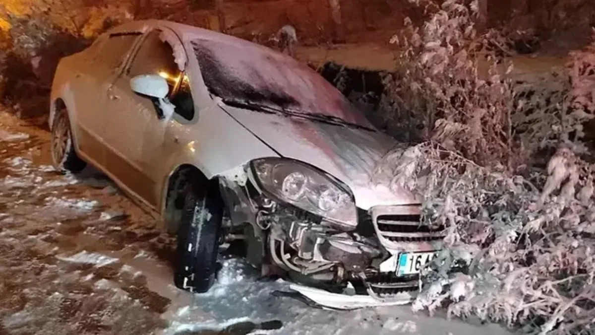 Karla Kaplı Yolda Feci Kaza: 7 Yaralı!