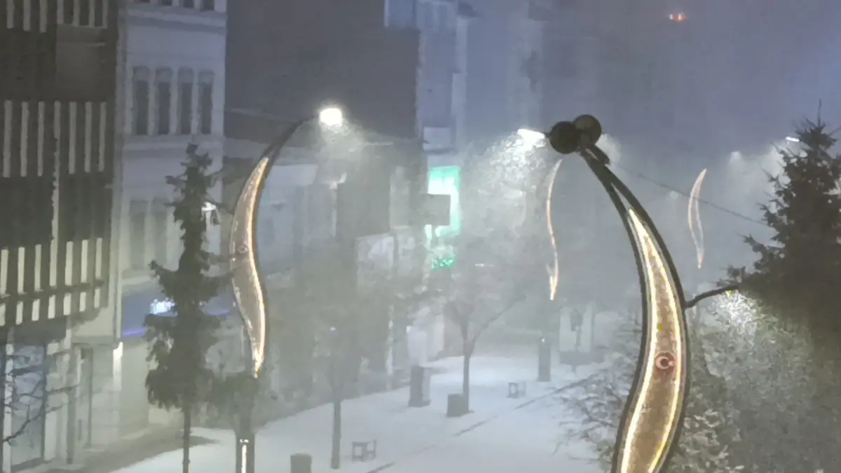 Ne olduğunu anlamadılar! Kent 5 dakikada bembeyaz oldu 3