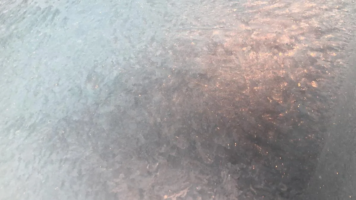 Kars’ta Soğuk Hava: Camlar Buz Tuttu!