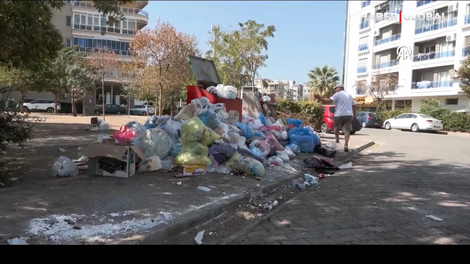 Karşıyaka’da Grev: Çöp Sorunu Vatandaşı Bezdiriyor!