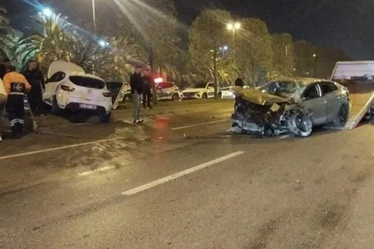 Kartal’da Kaza: 5 Yaralı, Trafik Kilitlendi!