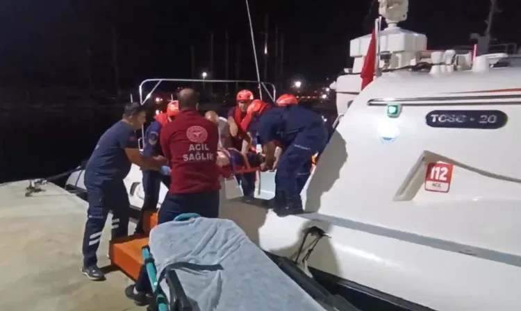 Kaş Açıklarında Yaralı Mürettebat Tahliye Edildi