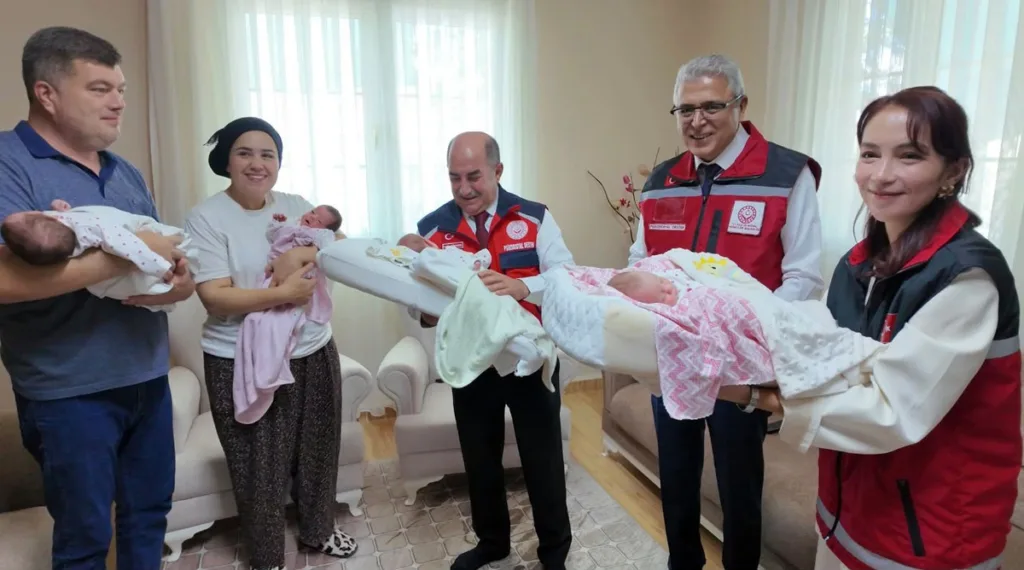 Kaş’ta Dördüz Bebek Sevinci: Tüp Bebek Tedavisiyle Geldiler