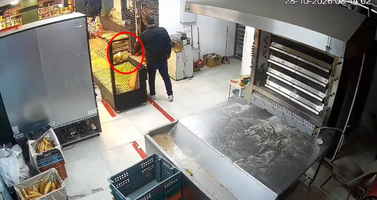 Kasabı bahane etti, fırında yaptıkları kameraya yansıdı