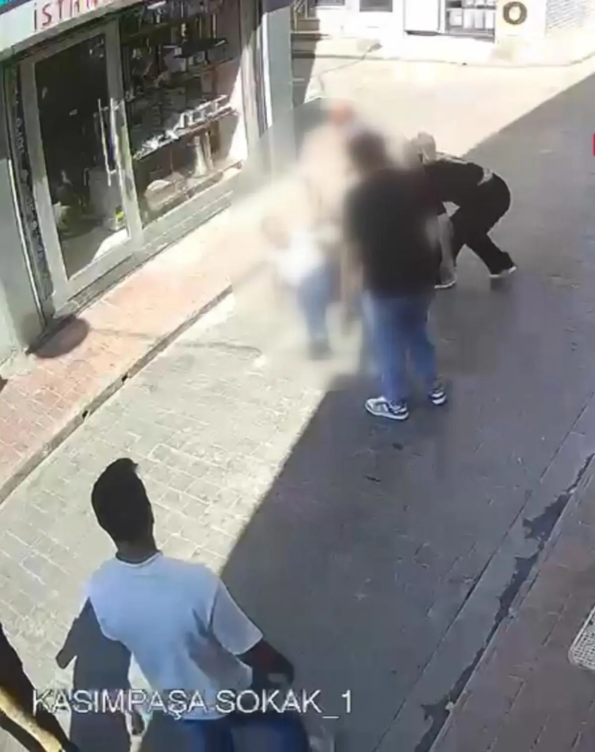 Taciz iddiası sonrası ortalık kan gölüne döndü! Gelen bıçakladı, giden bıçakladı 3
