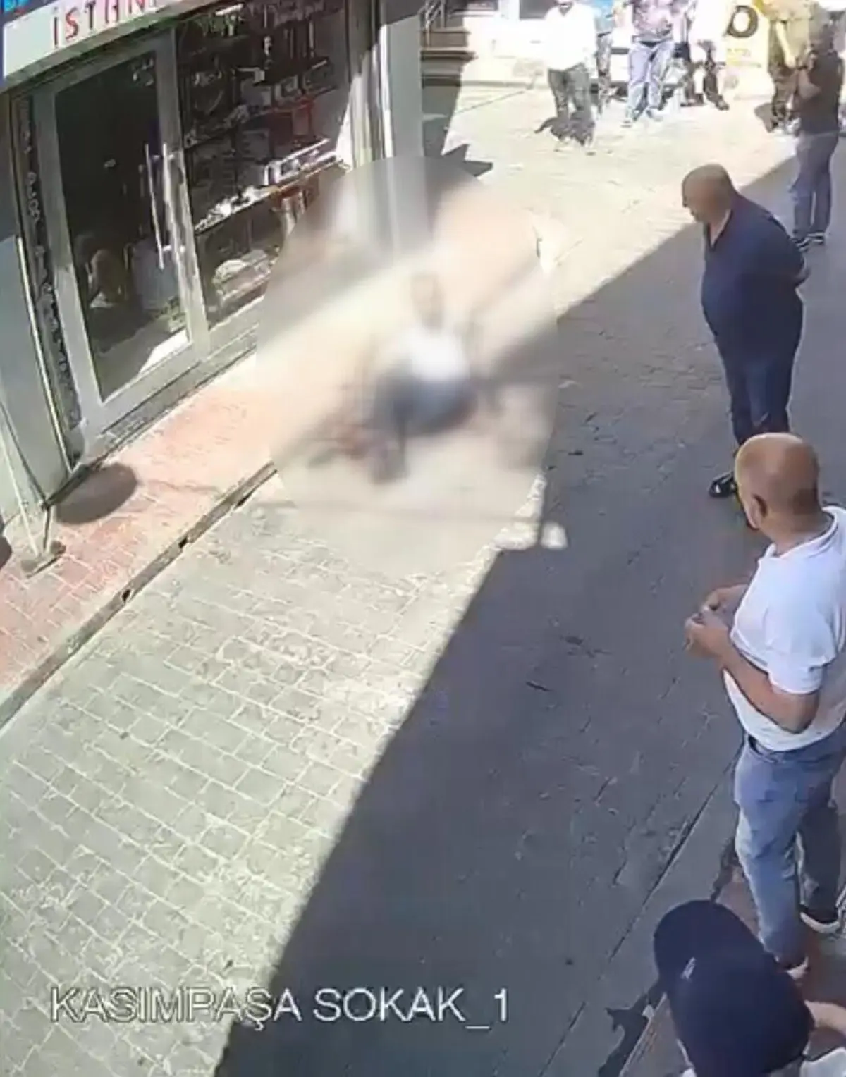 Taciz iddiası sonrası ortalık kan gölüne döndü! Gelen bıçakladı, giden bıçakladı 2
