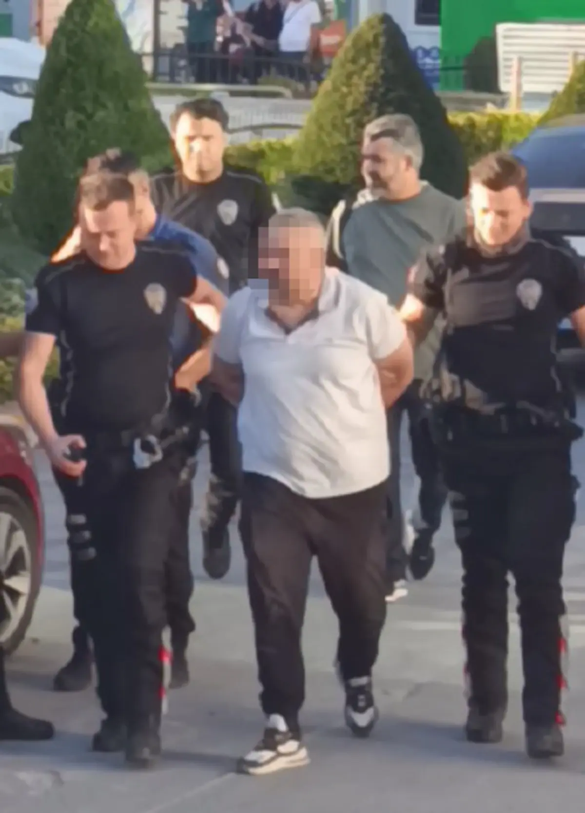 Kastamonu da hareketli saatler! Silah ve kılıçla belediyeyi basıp ateş açtı 2