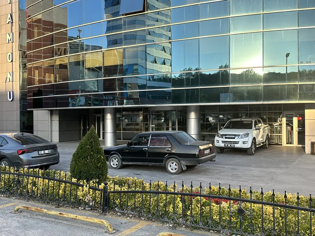 Kastamonu da hareketli saatler! Silah ve kılıçla belediyeyi basıp ateş açtı 5