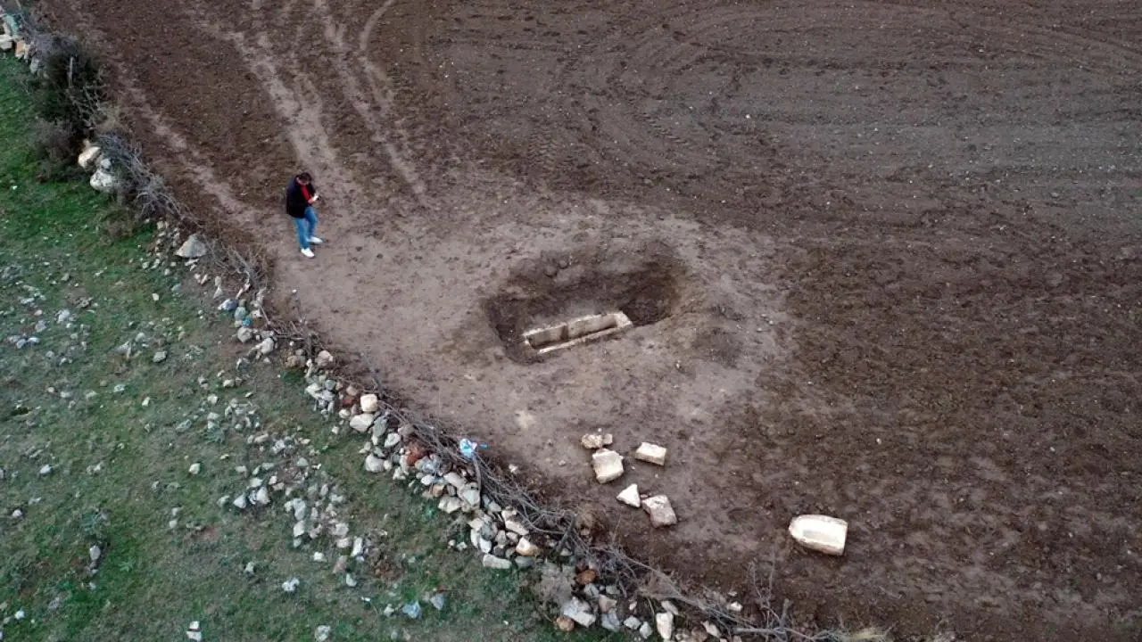 Kastamonu'da Tarlasını Süren Çiftçi, Lahit Buldu