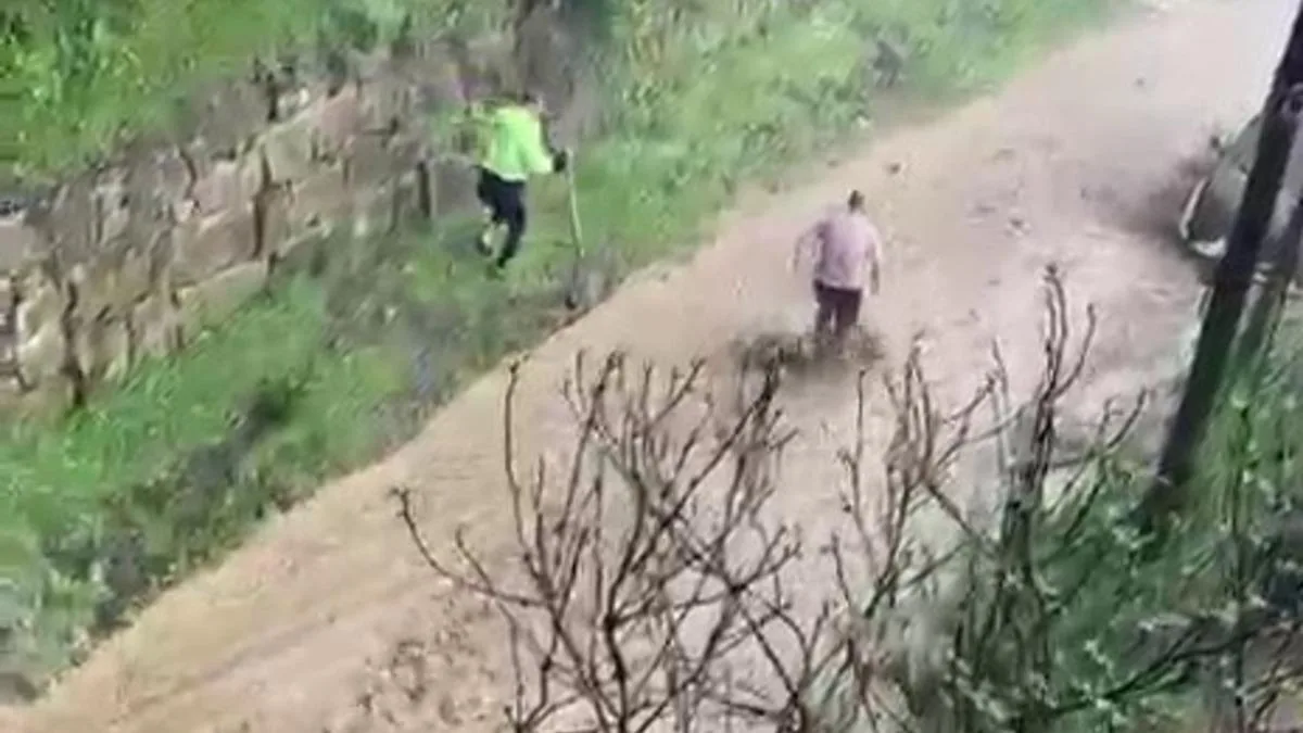 Kavak’ta Yağmur Şelale Gibi Aktı!