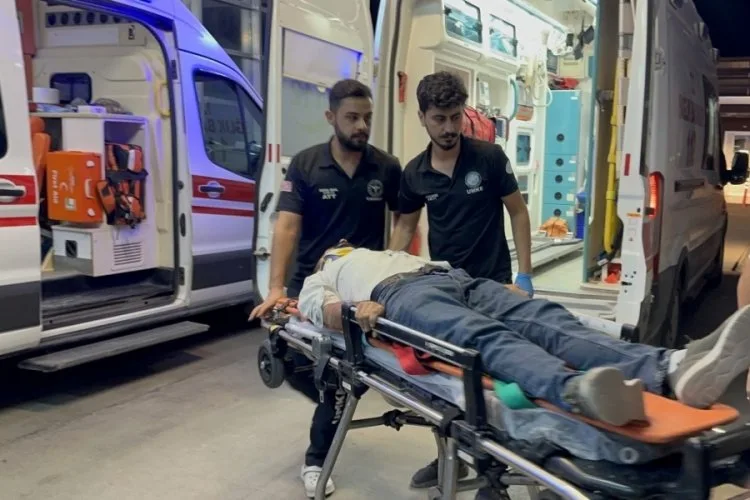 Kavga Ayırmaya Çalışan Adam Darp Edildi!