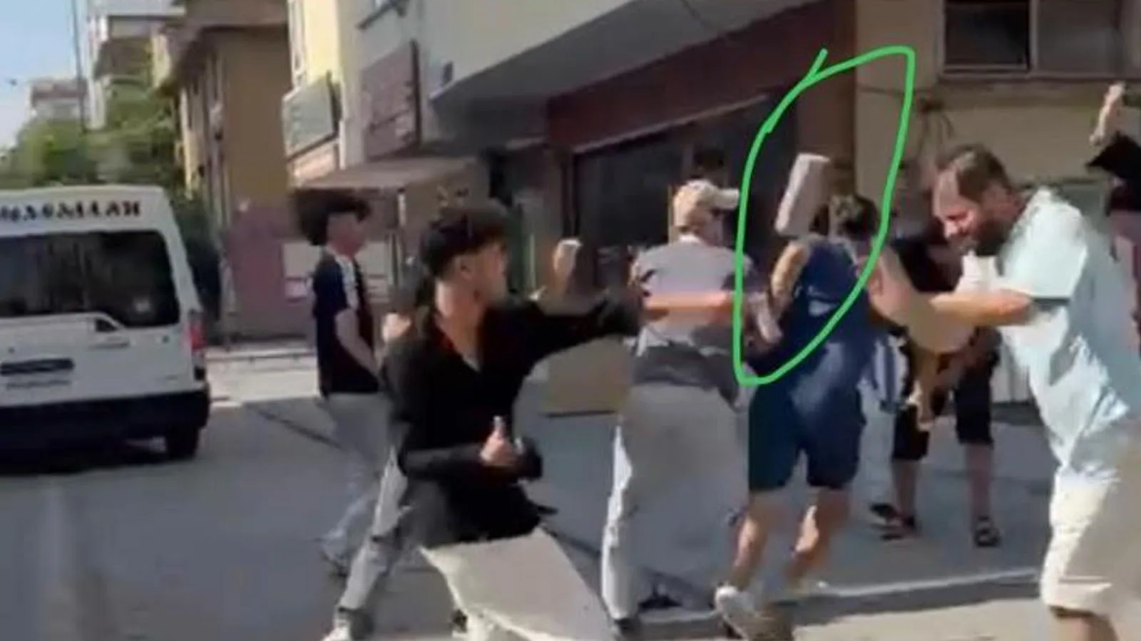 Kavgada Taşla Bayılan Şahıs Hastaneye Sevk Edildi