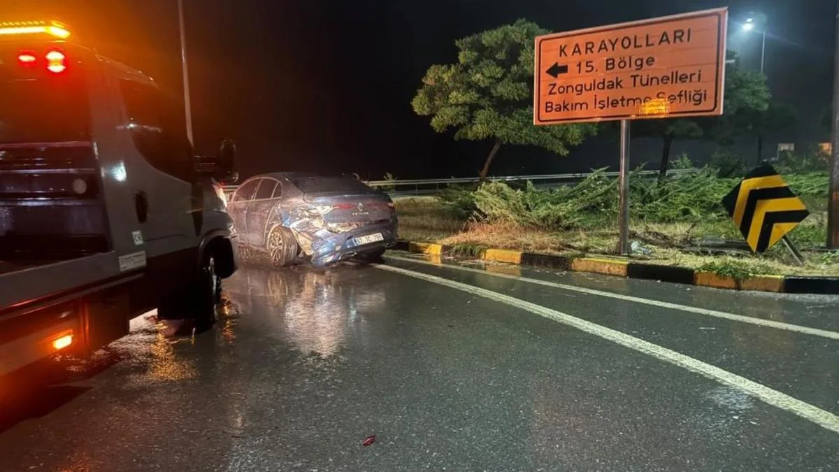 Kavşakta Feci Kaza: Araç Takla Attı!