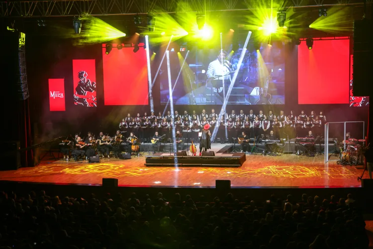 Kayahan Şarkıları Konseri Sanatseverleri Büyüledi