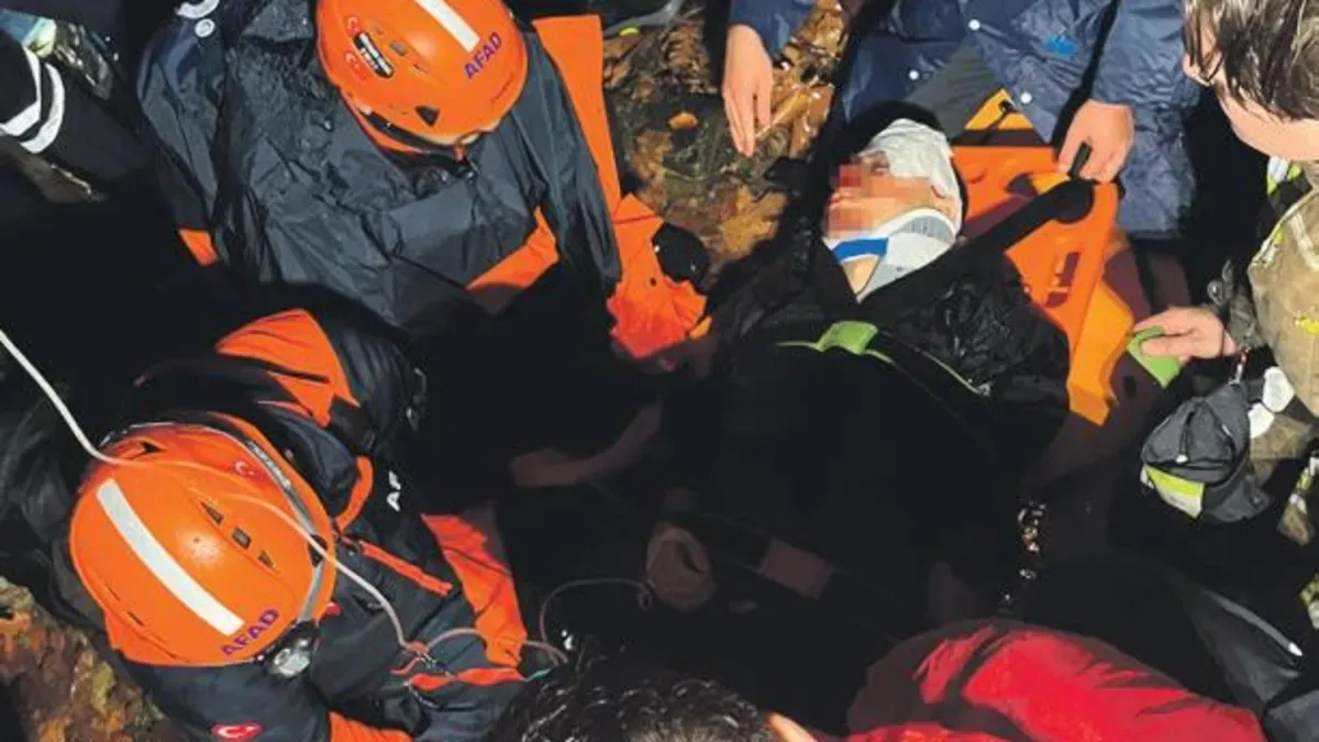 Kayalıklara Düşen 16 Yaşındaki Çocuk Hayatını Kaybetti